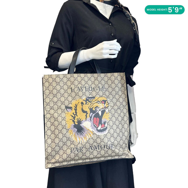GUCCI L’Aveugle Par Amour Tiger Print GG Supreme Canvas Vertical Tote Bag Beige 450950