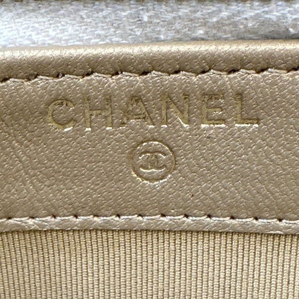 CHANEL Chic Pearls Quilted Lambskin Leather Double Zip Clutch With Chain White